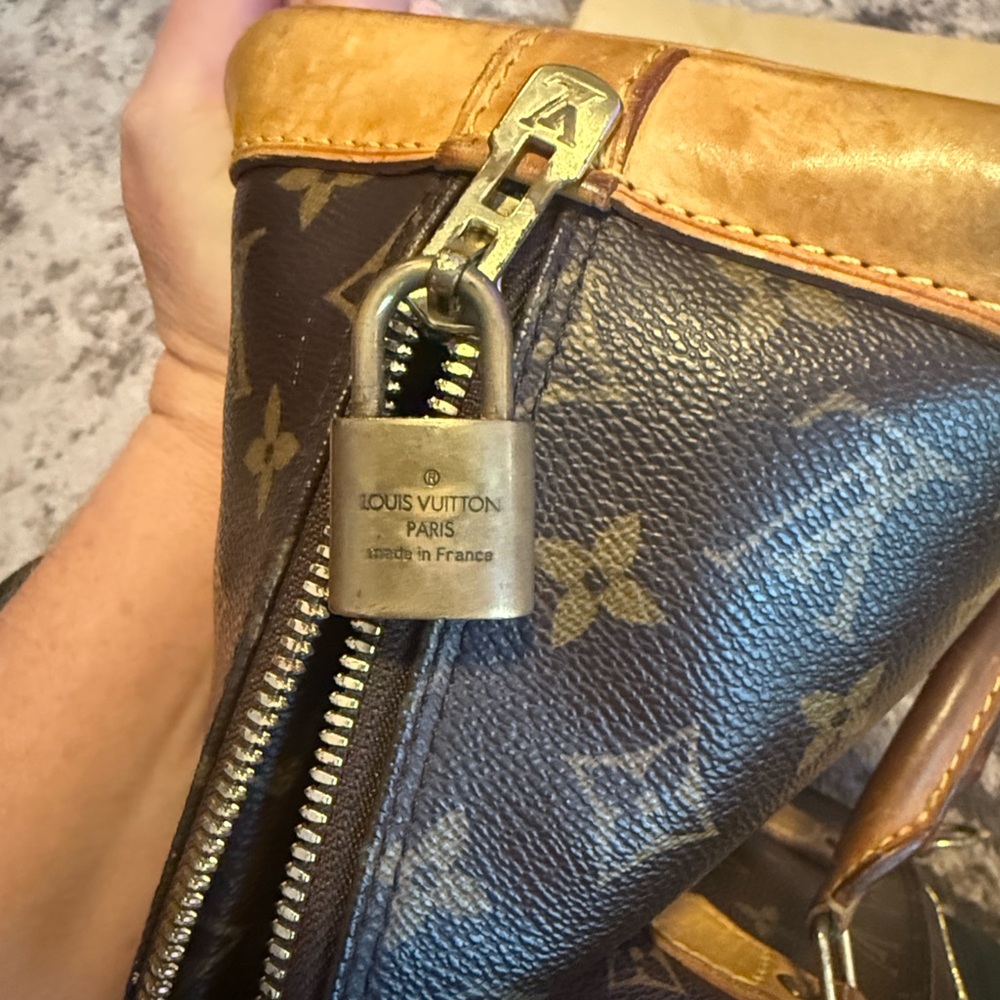 Louis Vuitton Alma MM - Picture 6 of 13